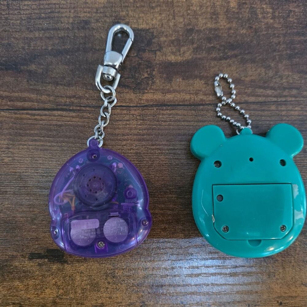 Bundle of 2 Virtual Pet Keychain - Picture 2 of 2